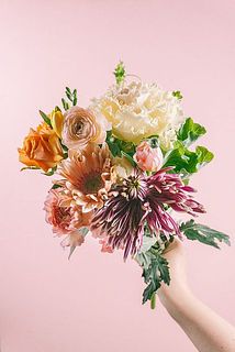 お届け例（お花の内容は毎回異なります）