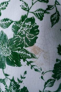 アンティーク加工されているので部分的に茶色く色付けている箇所があります。汚れではありません。