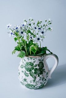 サイネリアなど、小花との相性も抜群です！