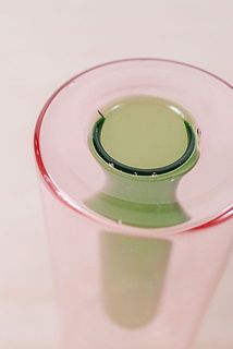 ピンクとグリーンの組み合わせがかわいい！このドーナツ状の空間が飾りやすさのポイント。