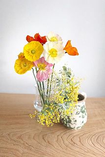 花器を分けて飾ってもかわいい😍