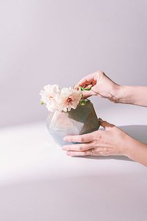 小さめサイズなので、短めにお花を飾るのがおすすめ。