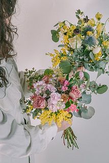 お届け例（内容や色合いは毎回異なります）