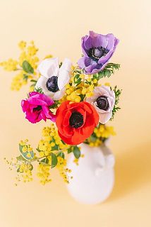 お届け一例　※使用花器：Calore（ホワイト）