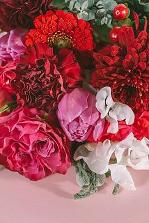 ビビッドピンクとルージュレッドのお花をセレクトします🍫