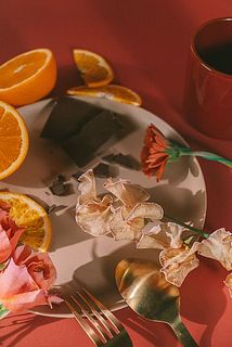 温かいドリンクやチョコレートと一緒に楽しんで！（オレンジなど小物は付属しません）