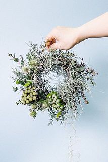 深い森の針葉樹香るたくさんの実物のリース 森の針葉樹香るクリスマスリース 冬リース ドライフラワー プレゼント