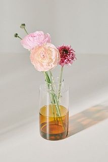 2〜3本、お気に入りの花を選んで飾ってみて。