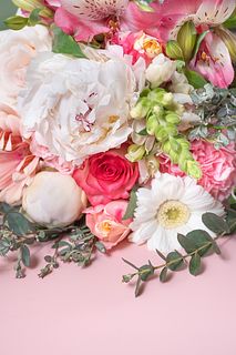ホワイトピンクのおまかせ芍薬ブーケ