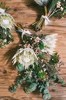 【一点もの】キングプロテアが主役のシンボルスワッグ