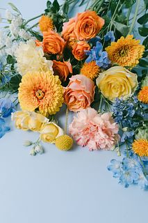 ビタミンカラーとブルーのおまかせブーケ