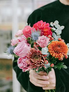 フローリストfumiyaがつくる秋のスパイラルブーケ