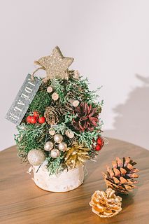 届いたらすぐ飾れる「ナチュラルツリー」