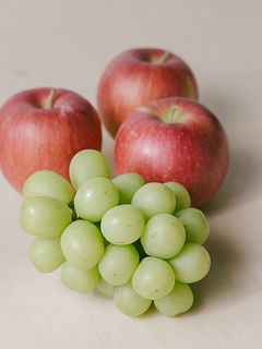 【産直】完熟りんごとシャインマスカットの食べくらべアソート（4個入）