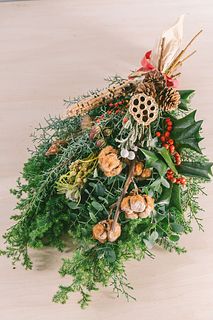 フローリストがつくる贅沢ホリデースワッグ