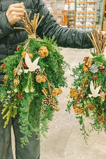 フローリストがつくる贅沢ホリデースワッグ（オーナメント付き）