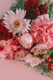 12月の誕生石「ピンクバイカラージルコン」