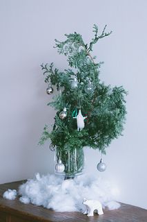 花器に飾るクリスマスツリー