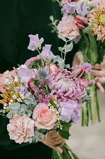 フローリストがつくるチューリップのスパイラルブーケ