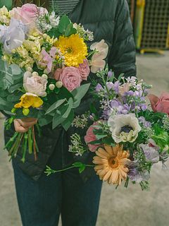 フローリストがつくる春のお花のスパイラルブーケ