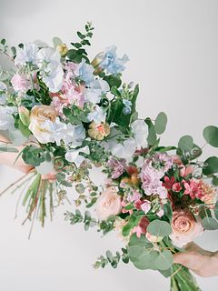 フローリストがつくる春のお花のスパイラルブーケ