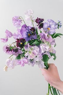 香るスイートピーとパンジー