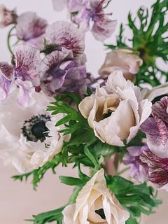 ホワイトアネモネと香るスイートピー