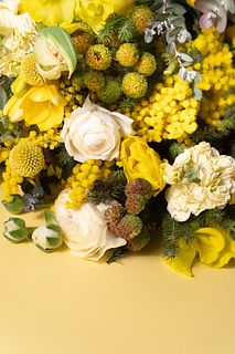 幸せを運ぶ「黄色とミモザ」のおまかせブーケ
