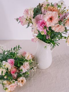 フローリストがつくるプリンセスカラーのスパイラルブーケ