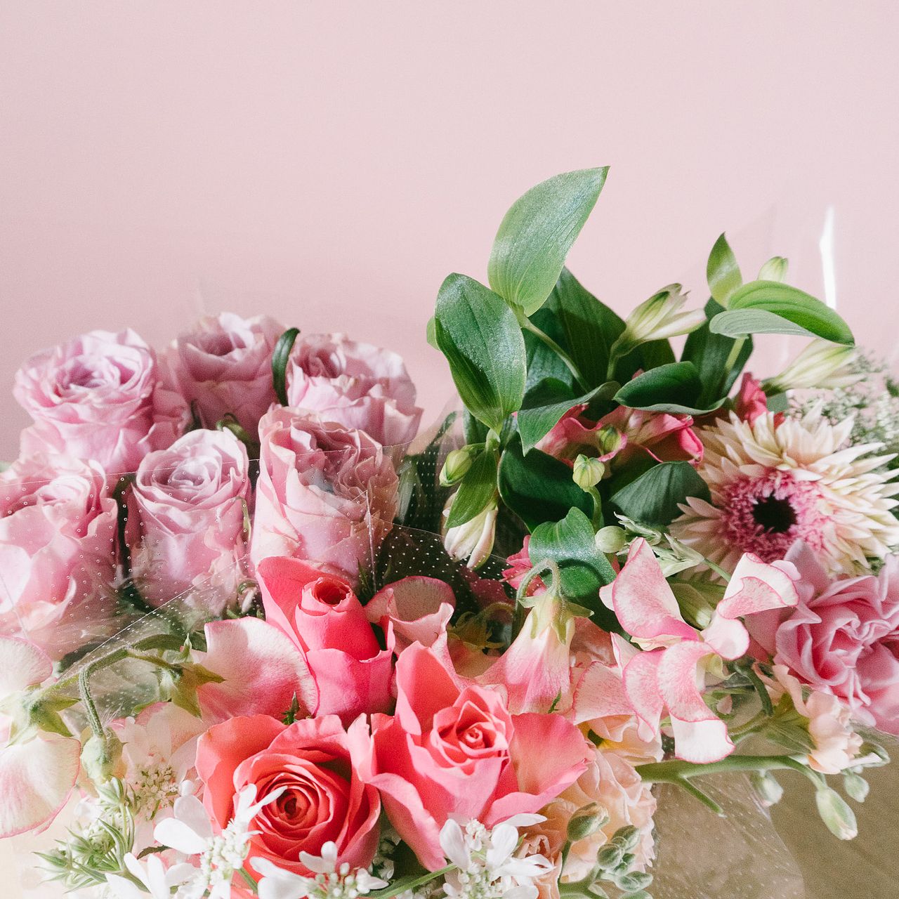 わんぱくセット！季節のおまかせブーケ「幸せピンク」