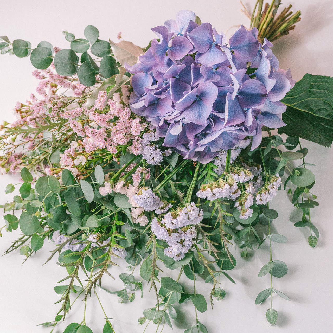 紫陽花が主役のおまかせスワッグ