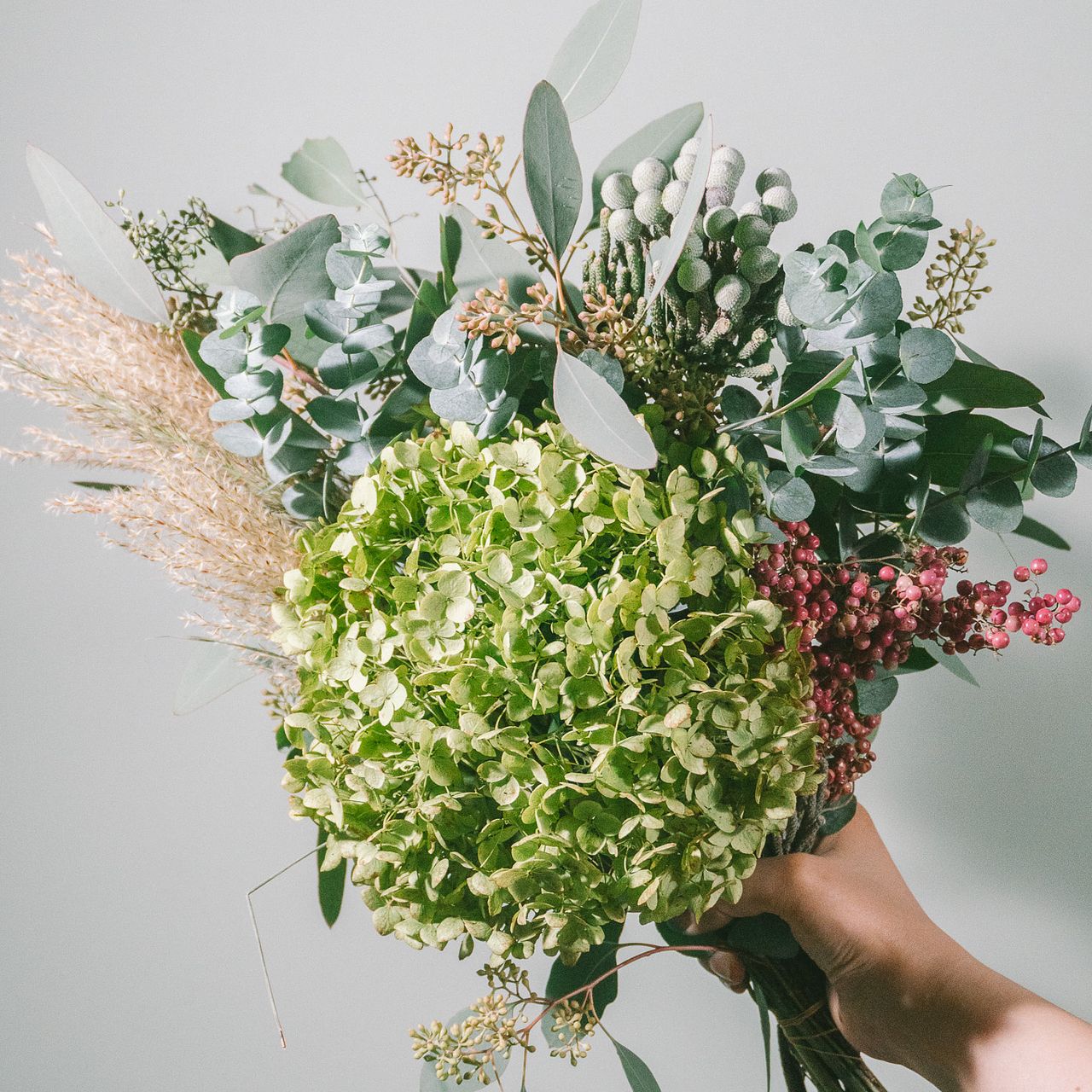 2.アナベルスワッグ フローリストrinaがつくる大きなアナベルのシンプルスワッグ