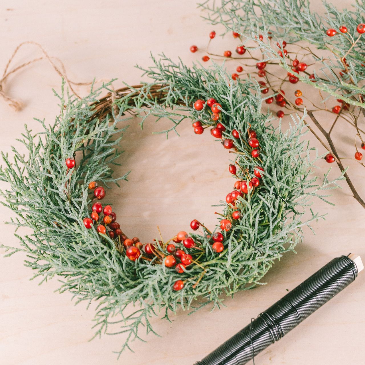 ホースシュー　幸せを呼ぶ　クリスマスリース　特大 ホースシュー 幸せを呼ぶ クリスマスリース 特大 森の馬蹄リース