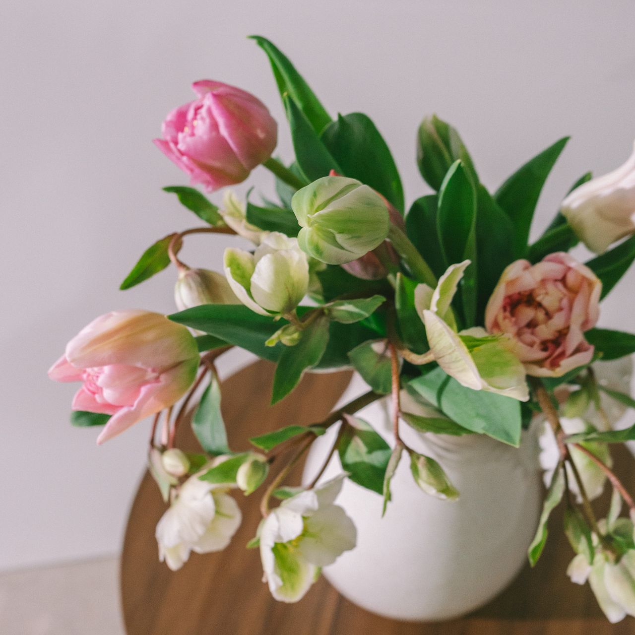 クリスマスローズとチューリップ