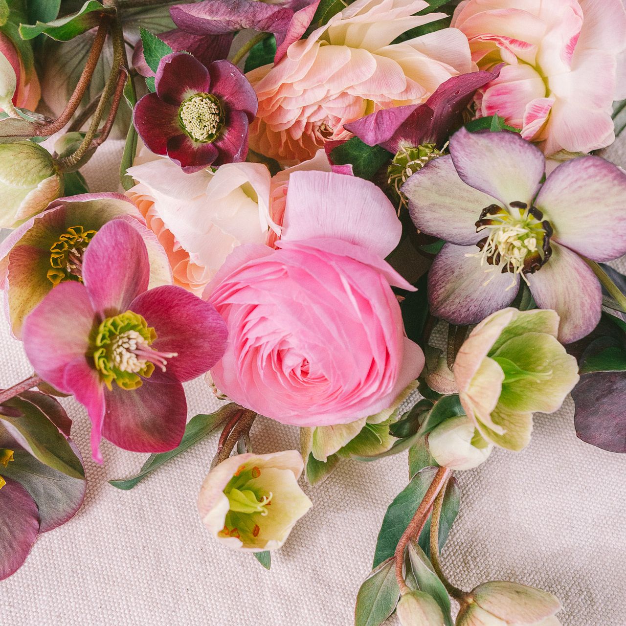 クリスマスローズとラナンキュラス