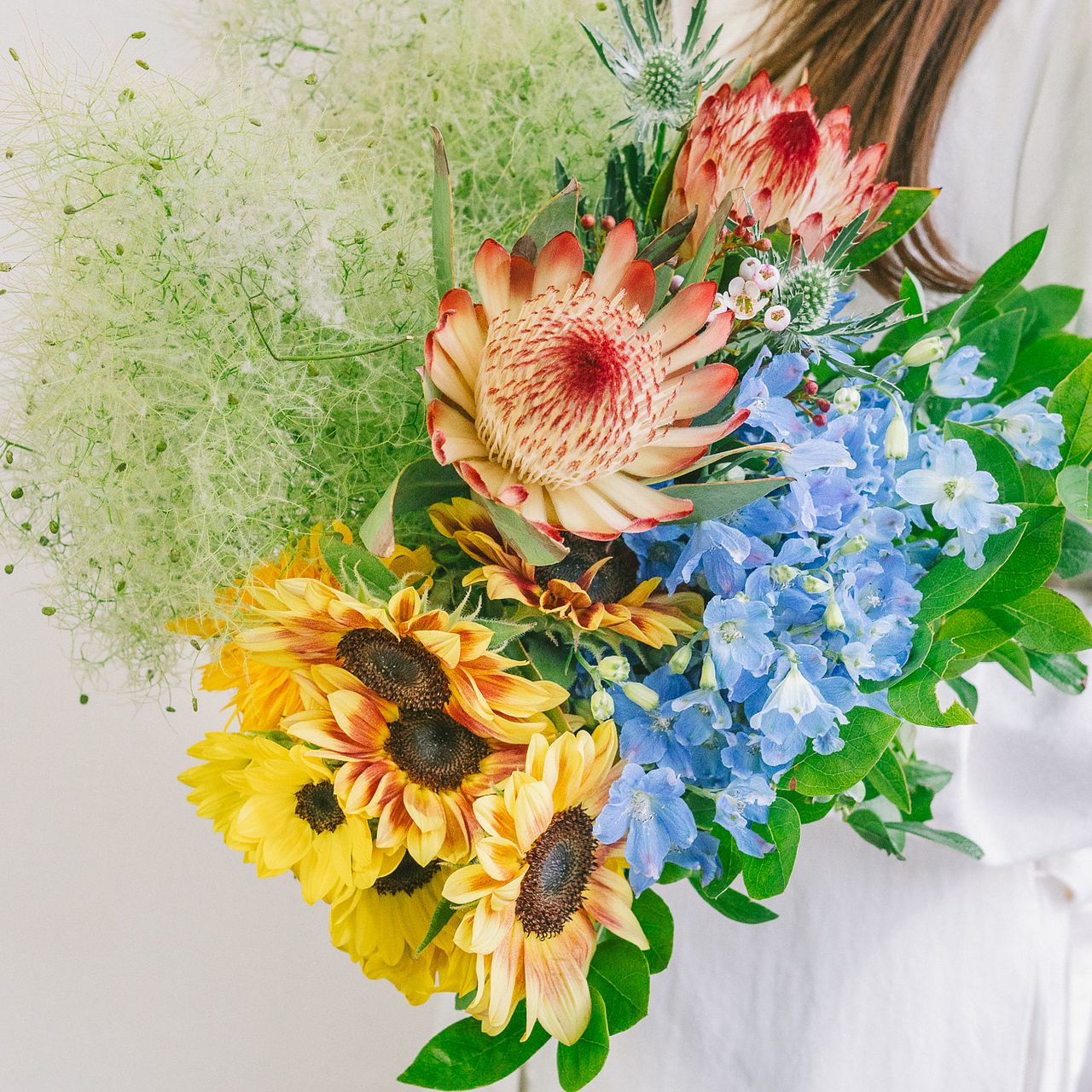 フライングブーケ　かすみ草　スモークツリー　紫陽花 わんぱくセット！スモークツリーと紫陽花が入ったおまかせブーケ（3束分）