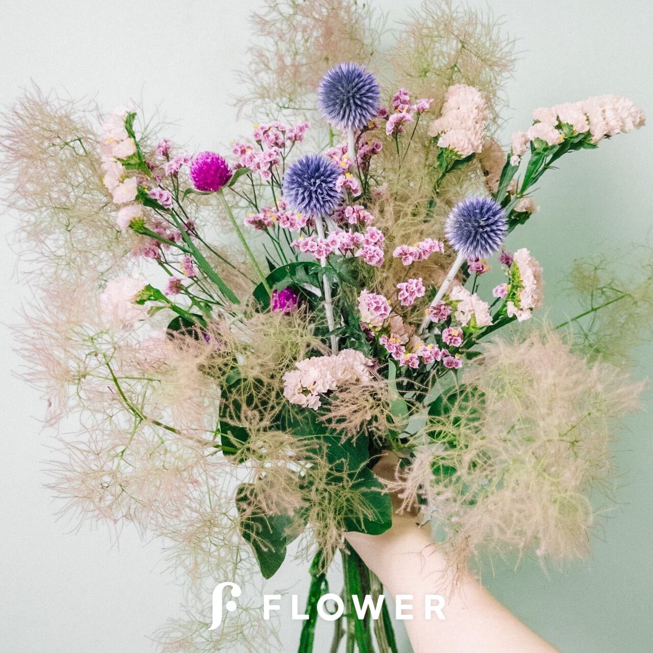 ドライフラワーふわふわスモークツリー と瑠璃玉あざみのスワッグ