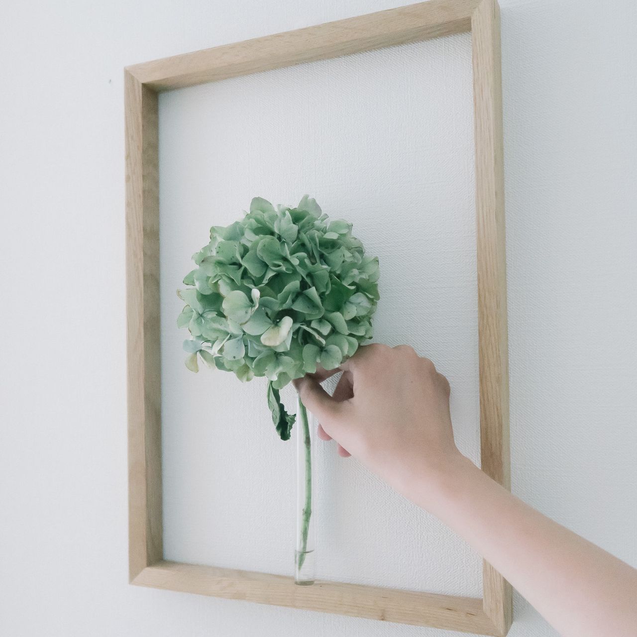 絵のように花を飾るフレームベース（white oak）